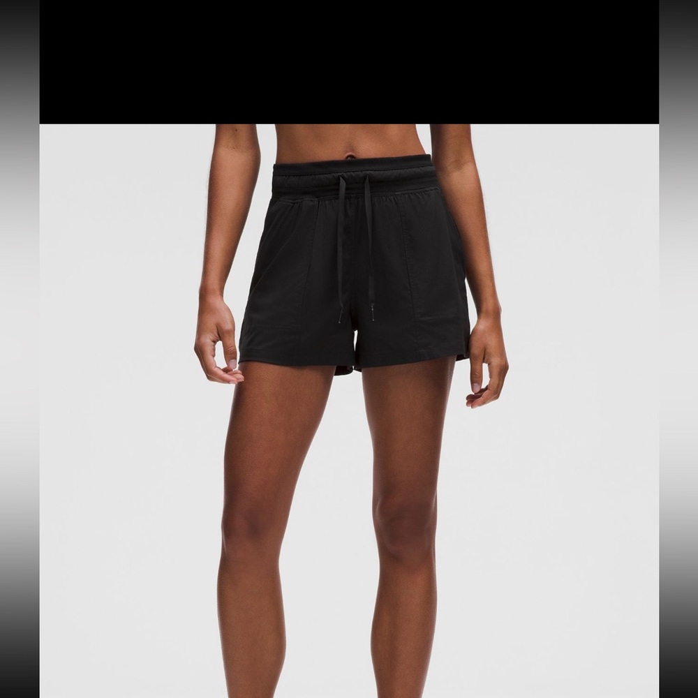 Lululemon dance studio HR short! like new